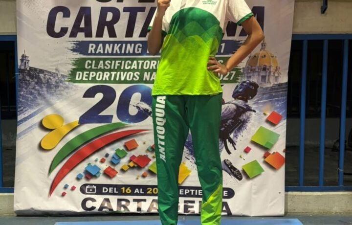 Joselyn Gómez con su medalla de oro en el Open de Cartagena 2026