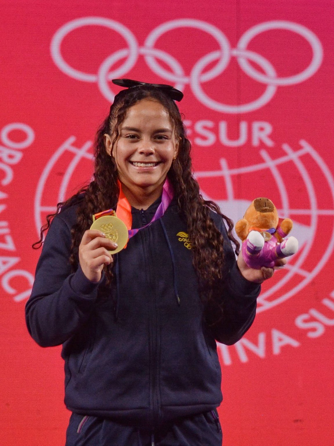 Nayive Medina con la medalla de oro en los Juegos Suramericanos Santa Fe 2026